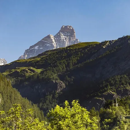 Apartment Hellochalet Derby - Heart Of Cervinia, Balcony & Lifts 1 Min Walk