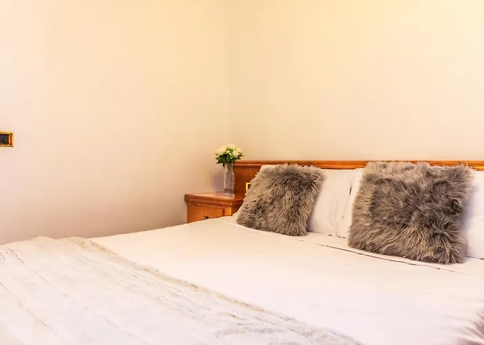 Hellochalet Derby - Heart Of Cervinia, Balcony & Lifts 1 Min Walk * 布勒伊-切尔维尼亚