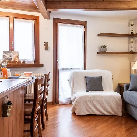 Apartment Hellochalet Derby - Heart Of Cervinia, Balcony & Lifts 1 Min Walk *