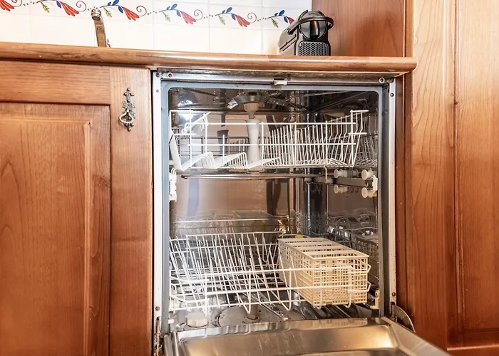 Hellochalet Derby - Heart Of Cervinia, Balcony & Lifts 1 Min Walk